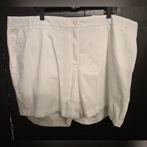 NWT Crown & Ivy Caroline Shorts With 7" Inseam Size 24w In White